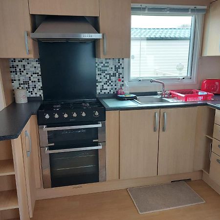 6 Berth Pet Friendly Caravan On Sandy Glade Berrow Exterior photo