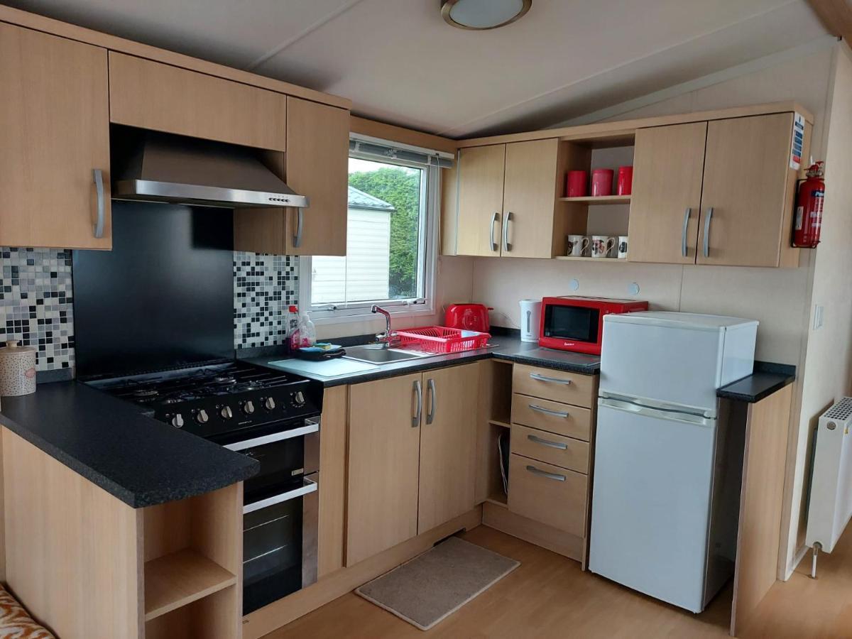 6 Berth Pet Friendly Caravan On Sandy Glade Berrow Exterior photo