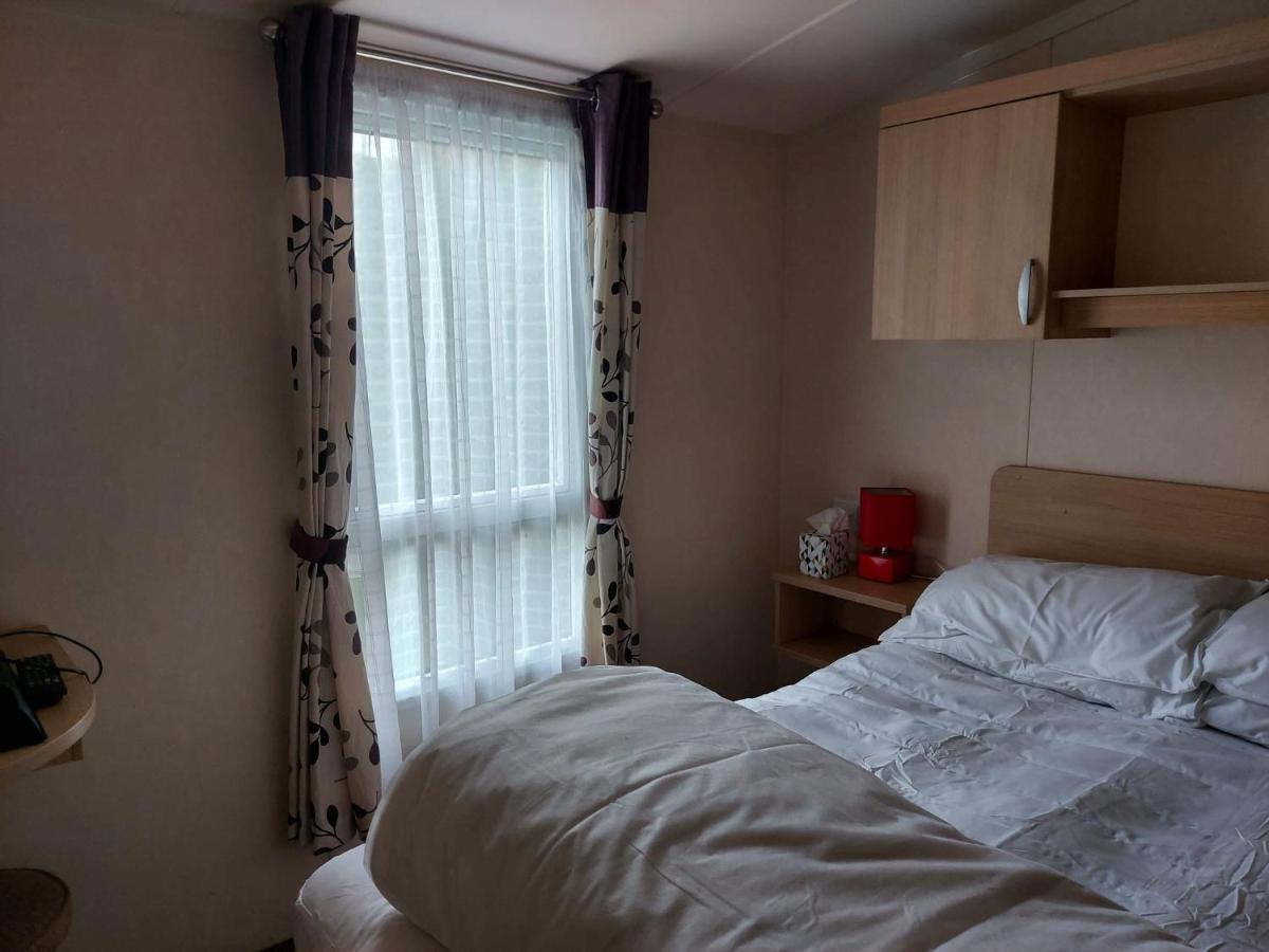 6 Berth Pet Friendly Caravan On Sandy Glade Berrow Exterior photo